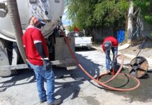 Sondeó COMAPA drenaje sanitario en fraccionamiento Hacienda Las Bugambilias
