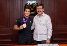 Reconoce rector a Lalo Sagastegui por sus logros deportivos a nivel internacional