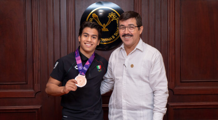 Reconoce rector a Lalo Sagastegui por sus logros deportivos a nivel internacional