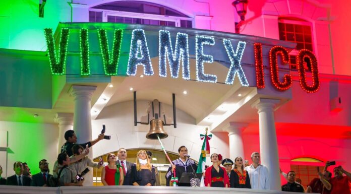 Dio Carlos Peña Ortiz Grito de la Independencia de México con mas de 20 Mil asistentes