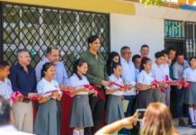 Inauguraron Alcalde Carlos Peña Ortiz, Alumnos, Maestros y padres de familia un aula educativa
