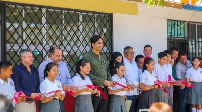 Inauguraron Alcalde Carlos Peña Ortiz, Alumnos, Maestros y padres de familia un aula educativa