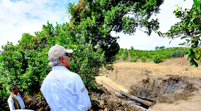 Director General de Pemex supervisa avances en la recuperación de hidrocarburo en río Pantepec, Veracruz