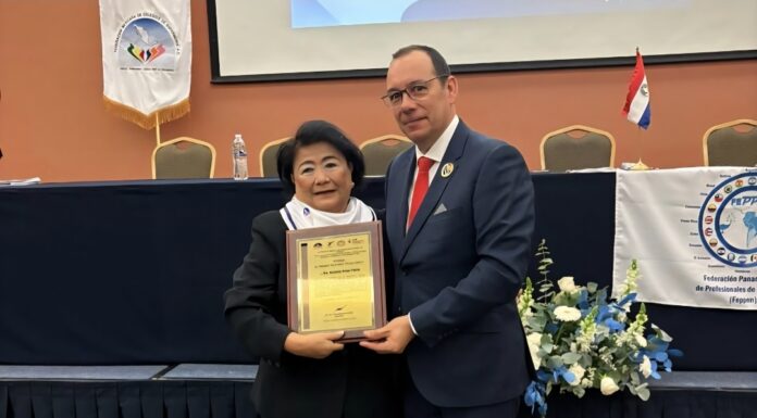 La Dra. Margarita Ortega Padrón recibe Premio «Olivama Tello López»