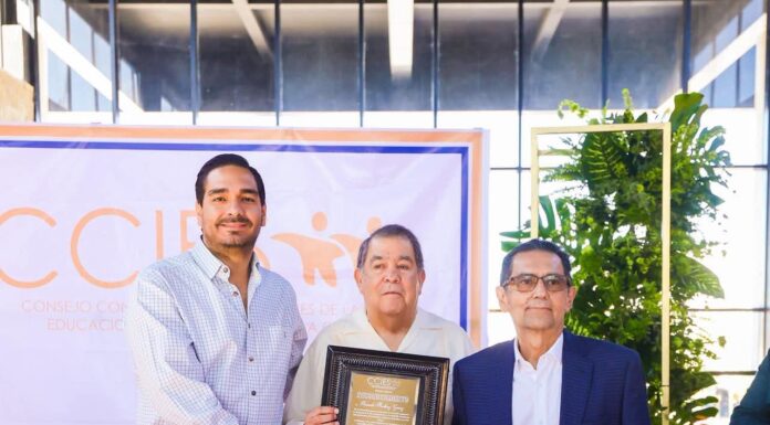 Participó Carlos Peña Ortiz en Homenaje al Mtro. Rosendo Martínez Gómez