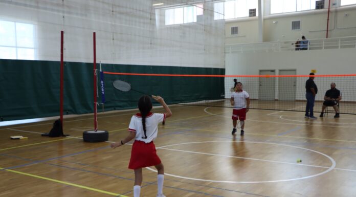 Continúan las eliminatorias escolares de Bádminton y Ajedrez con el apoyo de Carlos Peña Ortiz
