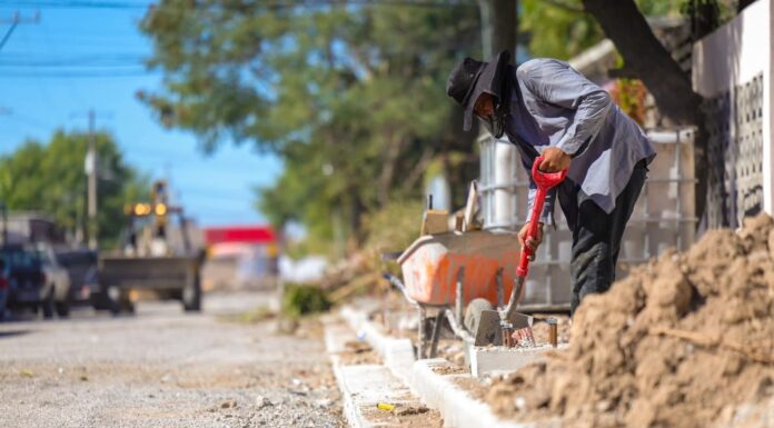 Pavimenta Gobierno de Carlos Peña Ortiz calle Chiapas en la Esfuerzo Nacional