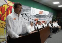 UAT y Secretaría de Educación entregan más de 8 000 becas a universitarios