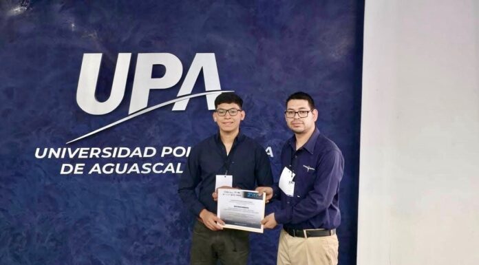 Alumno de la Universidad Tamaulipeca destaca con robot educativo en congreso nacional