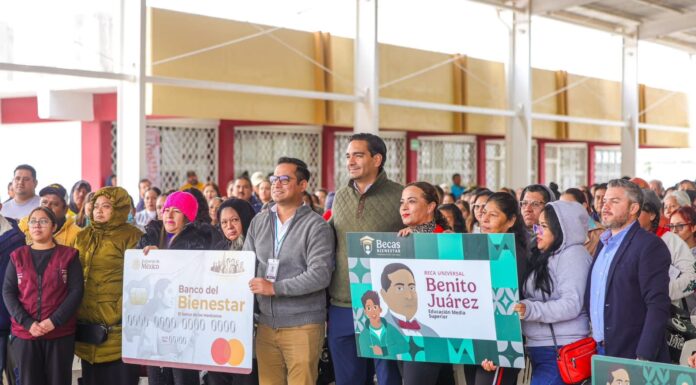 Entregó Alcalde Carlos Peña Ortiz, Becas Benito Juárez en el CBTIS 302