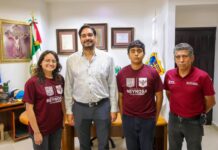 Felicitó Carlos Peña Ortiz a Hanna y David, Nadadores de Campeonato Nacional