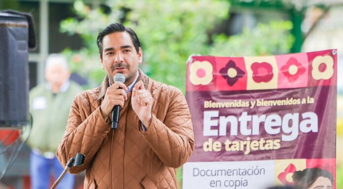 Entregaron Alcalde de Reynosa y Coordinador de Becas las tarjetas Rita Cetina