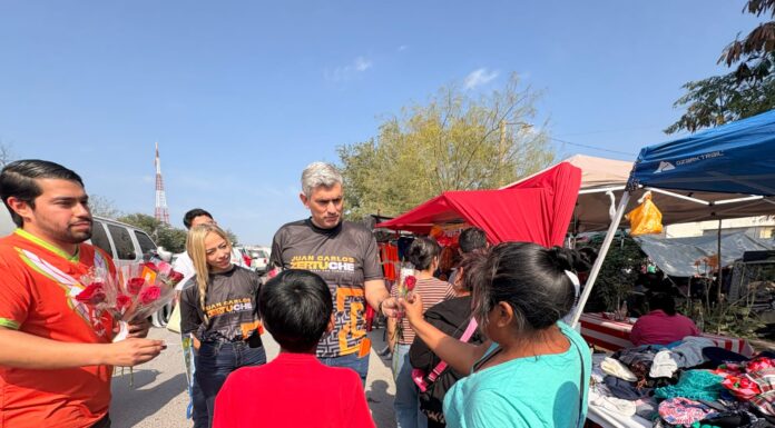 Juan Carlos Zertuche celebró el 14 de febrero con apoyo social en el Tianguis de Los Rieles