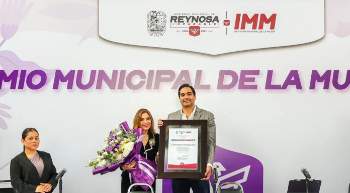 Entregó Carlos Peña Ortiz el Premio Municipal de la Mujer 2026 a la Sra. Sonia Maide Faz de Garza Cantú