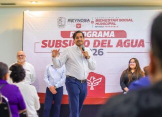 Comparte Carlos Peña Ortiz con comerciantes ambulantes el programa Subsidio del Agua