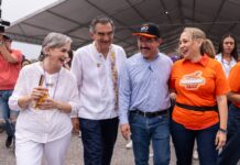 Rodeado de niños alegres, el gobernador Américo y el rector Dámaso Anaya disfrutaron de las amenidades de la UAT en el DIFzania 2026