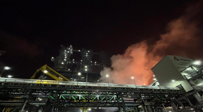 Sofoca Pemex incendio en Planta Coquizadora de Refinería Olmeca