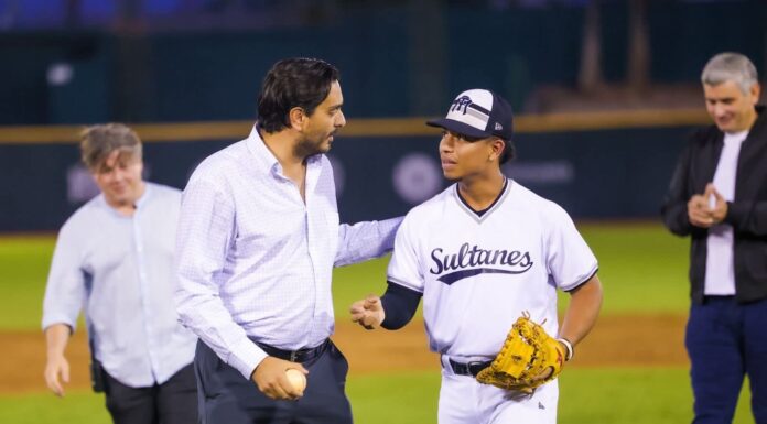 Lanzó Carlos Peña Ortiz la primera bola en el parque López Mateos