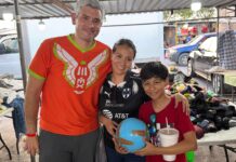 Celebra Juan Carlos Zertuche el diputado naranja a niñas y niños de Reynosa en Tianguis de Puerta del Sol