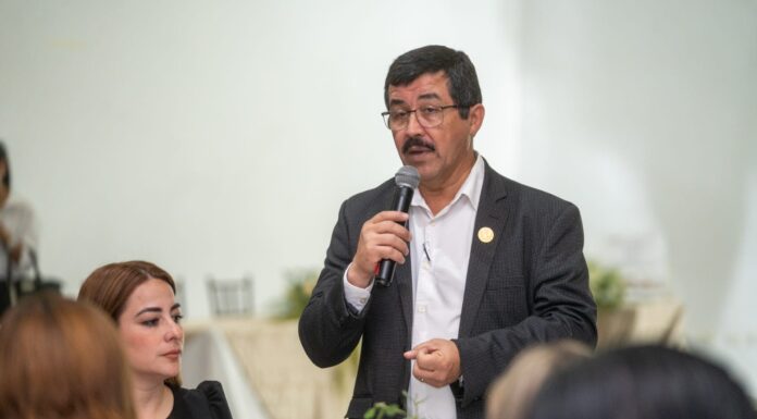 Festejan a maestros de Familia UAT