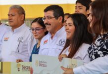 Encabeza el rector Dámaso Anaya entrega de becas a 493 estudiantes de la UAT