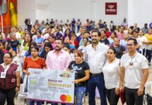 Encabezó Carlos Peña Ortiz entrega de tarjetas de Beca Rita Cetina