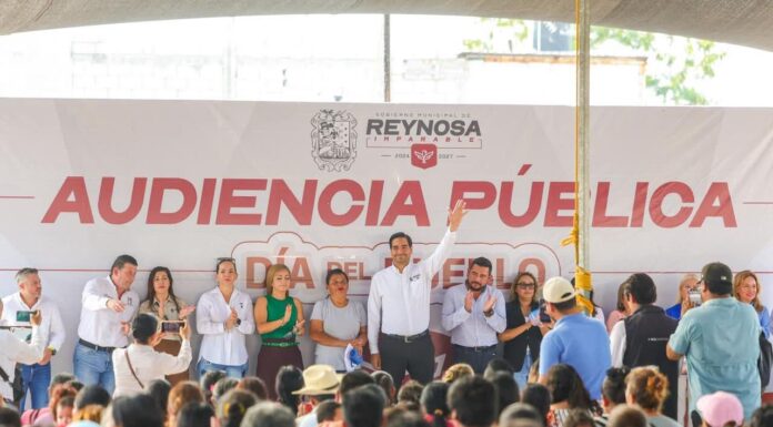 Celebró Carlos Peña Ortiz Dia del Pueblo con familias del fraccionamiento Halcón de Reynosa