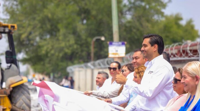 Dio Carlos Peña Ortiz banderazo a pavimentación de la calle 2 de Febrero en La Presa