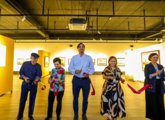 Cortó Alcalde Carlos Peña Ortiz el listón inaugural de la obra pictórica de Mángeles Barocio