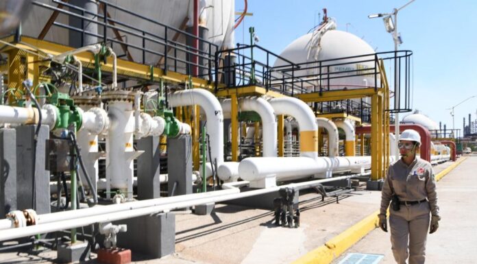 Pemex fortalece su posición financiera y operativa