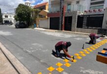 Mejora Gobierno de Carlos Peña Ortiz seguridad vial con instalación de boyas de tráfico