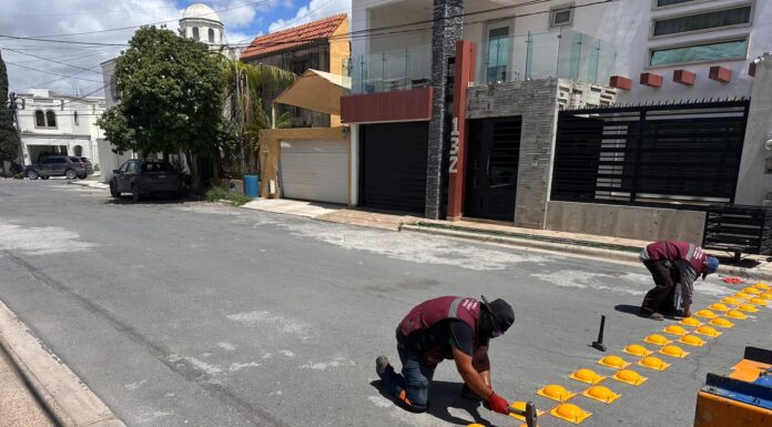 Mejora Gobierno de Carlos Peña Ortiz seguridad vial con instalación de boyas de tráfico