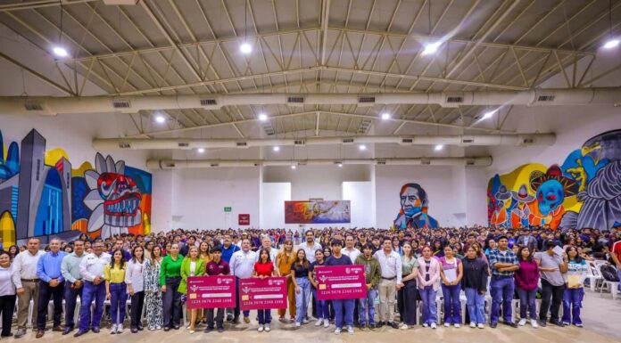 Entregó Carlos Peña Ortiz Tarjetas de Becas Universitarias a estudiantes de Reynosa