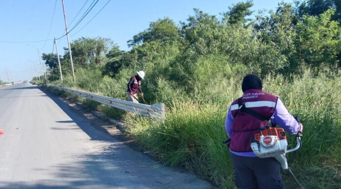 Dan mantenimiento a defensas metálicas de vialidades en Reynosa