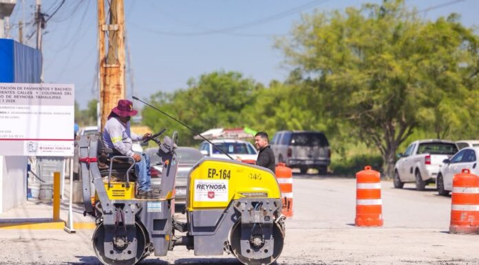 Supervisó Carlos Peña Ortiz bacheo en Rincón de las Flores