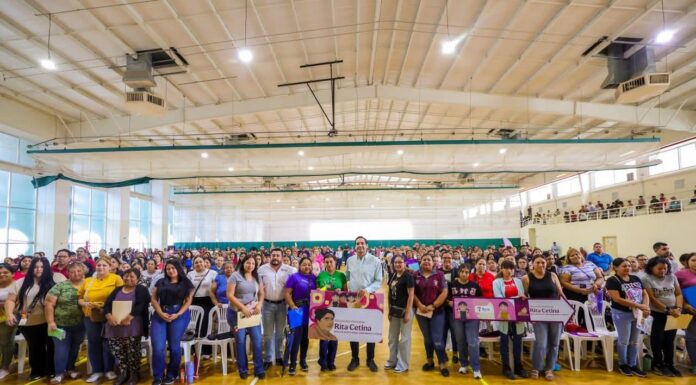 «La educación es la base de la transformación»: Carlos Peña Ortiz, al entregar Becas Rita Cetina en Reynosa