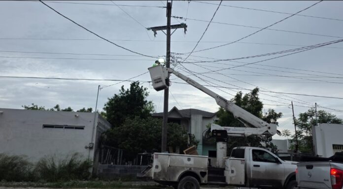 Refuerza Gobierno de Carlos Peña Ortiz alumbrado público en Jarachina Norte