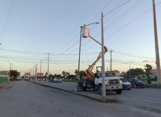 Rehabilita Gobierno de Carlos Peña Ortiz alumbrado público en jornadas nocturnas