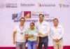 Festejaron Gobierno Municipal y padres de familia entrega de tarjetas de Becas