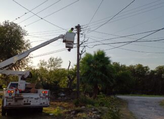Atiende Gobierno Municipal reportes de alumbrado público en la colonia Emiliano Zapata