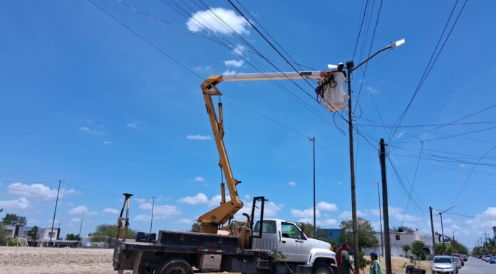 Alumbra Gobierno de Reynosa a Villa Florida y Rincón de las Flores