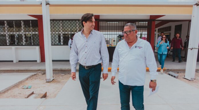 Supervisan Carlos Peña Ortiz y Eduardo López Arias construcción de techumbre en secundaria de Reynosa