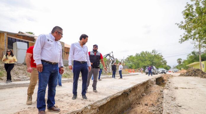 Supervisa gobierno de Reynosa el avance de obra de alcantarillado sanitario en la colonia Burocrática.