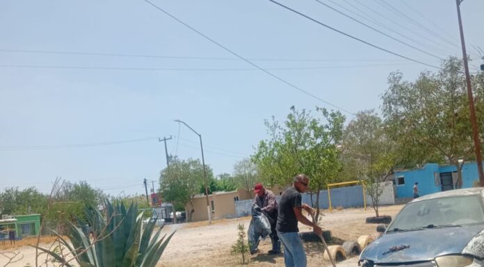 Realiza Gobierno Municipal labores de mantenimiento en plazas públicas