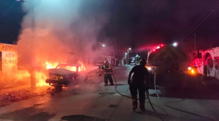 Sofocó PCyB incendio de vehículo en la colonia Benito Juárez