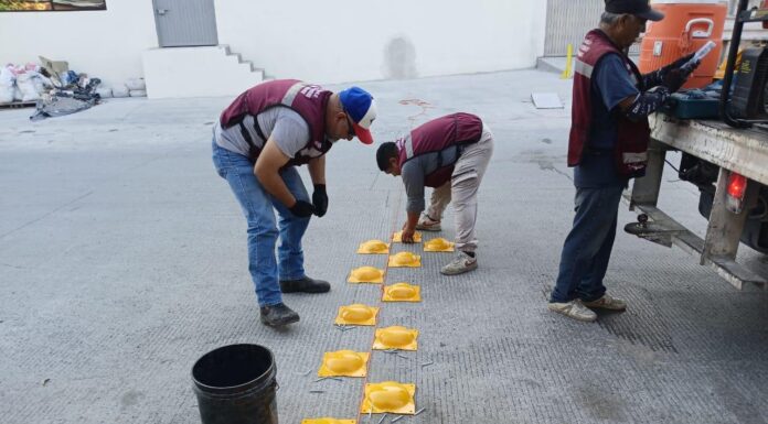 Instaló Servicios Públicos de Reynosa boyas en calle Segundo Centenario