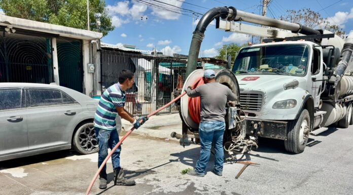 Atiende Obras Públicas reportes ciudadanos con equipo Vactor en distintos sectores de Reynosa